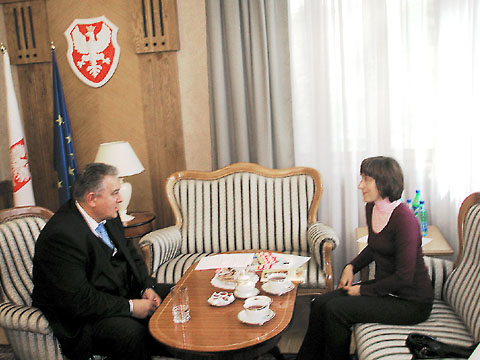Marek Golkowski kaj Halina Gorecka en la Kaliningrada ghenerala konsulejo de Pollando