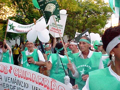 Esperantistoj manifestacias en Porto Allegre (Fotis Jose Pacheco)