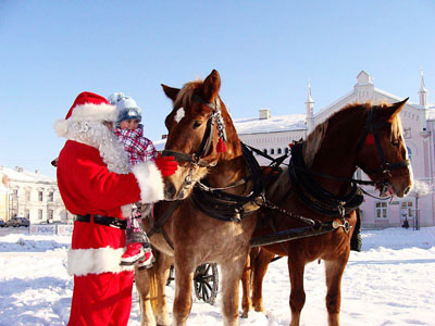 http://commons.wikimedia.org/wiki/File:DSC07069_Santa_Claus_in_Sanok_2010.JPG